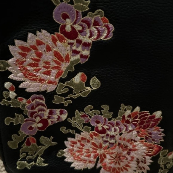 MANFO Floral Embroidered Black Tote Bag - Picture 2 of 7